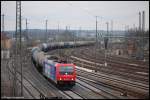 482 047-8 durchfhrt am 17.03.08 mit einem Kesselwagenganzzug den Aalener Bahnhof mit Fahrtrichtung Stuttgart.