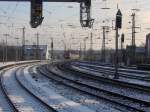 Eine BR 482 der SBB nhert sich mit einem langem Gterzug dem Aachener HBF.