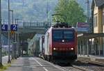 482 001-5 mit einem Gterzug Richtung Troisdorf/Kln bei der Durchfahrt in Knigswinter, 21.4.11
