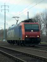 482 030-4 der SBB Cargo solo bei der Durchfahrt durch Diedersdorf am 10. Januar 2012. (Neufassung)