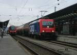 482 043 durchfhrt mit einem Gaskesselzug am 19. April 2013 den Bahnhof Bamberg Richtung Forchheim.