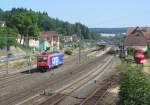 482 046-0 der SBB Cargo durchfhrt am 27. Juli 2013 solo den Kronacher Bahnhof in Richtung Lichtenfels.