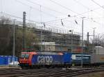 482 000-7 von SBB-Cargo kommt aus Richtung Köln,Aachen-Hbf,Aachen-Schanz mit einem langen Containerzug aus Gallarate(I) nach Antwerpen-Oorderen(B) und fährt in Aachen-West ein.