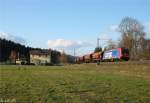 482 043-7 von SBB Cargo zieht am 11.Mrz 2015 einen Dngerzug bei Halach(b. Kronach) in Richtung Lichtenfels.