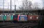 482 001-5 von der SBB-Cargo kommt aus Richtung Köln,Aachen-Hbf,Aachen-Schanz  mit einem Containerzug aus Novara(I) nach Genk-Zuid Haven(B) und fährt in Aachen-West ein.