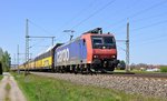 SBB Cargo Re 482 031, vermietet an SBB Cargo International, ist am 21.04.16 mit einem ARS-Altmann-Autotransportzug in Dedensen-Gümmer in Richtung Hannover unterwegs.