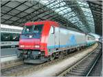 Die SBB Re 484 013 in CIS Farben ist mit einem aus FS Trenitalia Wagen bestehenden EC auf seiner Fahrt von Milano Centrale nach Genève in Lausanne eingetroffen.

16. November 2006