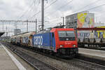 Re 484 008-8 durchfährt am 29.08.2023 den Bahnhof Pratteln.