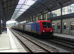 SBB - Lok 484 007-0 mit Güterzug bei der Durchfahrt im Bhf.