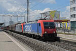 Doppeltraktion, mit den Loks 484 001-3 und 484 011-2 durchfährt am 24.06.2024 den Bahnhof Pratteln.