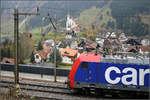 Am Kirchlein von Wassen vorbei -

... it is not a car but a cargo-locomitive. Re 484 in Wassen.

01.11.2005 (M)