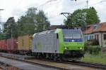 Re 485 013 mit Containerzug in Bad Zurzach/AG , auf dem Weg zum Container-Terminal nach Rekingen/AG