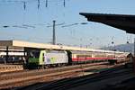 Nachdem die Re 485 018-6 am 18.10.2017 den AKE-Rheingold (Domodossola - Berlin) nach Basel Bad Bf brachte, steht sie nun abgekuppelt vom Zug auf Gleis 2 und wartete darauf, in Richtung Abstellung zu rangieren.