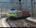 BLS - Loks 485 016 und 475 410 vor Güterzug bei der durchfahrt im Bahnhof Olten am 12.07.2019