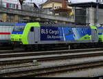 BLS - Lok 485 005-3 abgestellt im Bahnhofsareal von Spiez am 28.02.2021