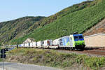 BLS Cargo 012 (Re 485 012)  BLS Cargo - Die Alpinisten  mit KLV-Zug (CargoBeamer) auf der linken Rheinstrecke in Richtung Koblenz (Boppard, 18.09.2020).