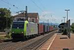 Am 16.06.2013 fuhr BLS Re 485 001-2 im Auftrag von ERS Railways mit einem Containerzug aus Italien nach Rheinhausen. Hier ist der Zug bei der Durchfahrt in Denzlingen gen Offenburg.
