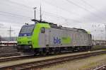 Re 485 002-0 der BLS wartet am Badischen Bahnhof auf den nächsten Einsatz. Die Aufnahme entstand am 30.11.2014.