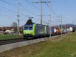BLS - Loks 485 007-9 +mit 486 ... vor Güterzug unterwegs bei Lyssach am 20.02.2015