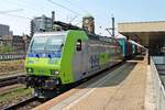 Durchfahrt von Re 485 008-7 am 12.08.2015 mit einer RoLa (Freiburg (Brsg) Rbf - Novara) durch Basel Bad Bf in Richtung Basel SBB. Wegen Bauarbeiten verkehrten die RoLa´s an diesem Tag über Basel SBB um die Züge zu drehen, statt direkt nach Muttenz zu fahren.