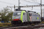 Re 486 508-5 durchfährt solo den Bahnhof Pratteln. Die Aufnahme stammt vom 24.09.2020.