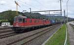 Re 6/6 11668  Stein-Säckingen  zieht am 07.09.2017 mit Re 4/4 II 11338 ihren Güterzug durch Lausen in Richtung Basel.