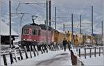 620 049-7 ist mit ihrem Güterzug unterwegs zum RBL zwischen Schübelbach-Buttikon und Siebnen-Wangen. (18.12.2017)