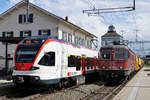 SBB: Bauzug mit der Re 620 022-4 in Solothurn West anlässlich einer Zugskreuzung vom 30. April 2018 mit einem Regio Biel-Olten bestehend aus dem RABe 523 051 Flirt.
Foto: Walter Ruetsch 