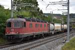 Re 620 089-3  Gerra-Gambarogno  mit einem kurzen Güterzug auf Bergfahrt bei Zeihen AG am 27.08.2018, baustellenbedingt auf dem  falschen  Gleis.