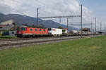 Re 620 043-0  LAUFEN  bei einem Zwischenhalt in Oberbuchsiten am 3. April 2019.
Foto: Walter Ruetsch