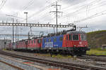 Vierfach Traktion, mit den Loks 620 082-8, 420 336-0, 620 070-3 und 420 276-8, durchfährt den Bahnhof Pratteln. Die Aufnahme stammt vom 11.06.2019.