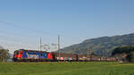 Re 620 015-8  Re6/6 11615   Kloten  mit einem Güterzug am 21.08.2021 zwischen Steine und Schwyz