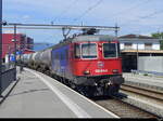 SBB - Lok 620 016-6 mit Güterwagen bei der durchfahrt im Bhf. Busswil  am 2024.07.26