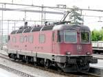 SBB - Re 6/6 11616 mit Grosser Beule im Dach auf der Stirnseite am warten im Bahnhof von Thun am 24.05.2008