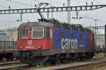 Re 20 061-2 auf einer solo Fahrt beim Güterbahnhof in Muttenz. Die Aufnahme stammt vom 30.05.2014.