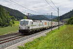 Siemens Vectron 476 455-1 von railCare fährt am 27.07.2023 Richtung Bahnhof Gelterkinden.