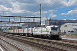 Siemens Vectron 476 452-8 von railCare durchfährt am 10.06.2024 den Bahnhof Rupperswil.