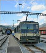 Die MOB GDe 4/4 6004  Interlaken  steht mit einem Reisezug im Bahnhof von Zweisimmen. Soweit zu sehen, zeigt das Bild den Bahnhof von Zweisimmen vor dem Umbau und ganz rechts im Bild ist sogar noch ein Güterwagen an rampengleis zu erkennen. 

23. April 2006