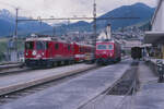 Zwei Vertreter moderner Traktion begenen sich im Bahnhof Disentis in Graubünden: Links ist die Ge 4/4 II 618 der Rhätischen Bahn mit einem Zug aus Chur eingetroffen.