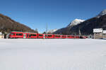 Engadin Skimarathon Ge 4/4 III mit der 649 schiebt den Zug kurz nach Bever Richtung Chur am 16.01.2025. Diese Stelle ist perfekt für den Mittag bis zum Ende des Tages zu dieser Jahreszeit !