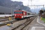 HGe 101 966-0 mit dem IR 2229 aus Interlaken Ost kommend am 25.4.08 bei der Einfahrt in Meiringen.