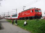 GEX mit HGe 4/4 108 bei der Ausfahrt in Andermatt am 22.08.2009