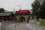 HGe 4/4 II 107 der MGBahn fuhr am 31. Juli 2009 ber den Viadukt bei Lax.