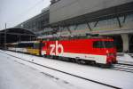 ZB HGe 101 961-1 verlsst am 05.01.2012 mit dem Golden Pass Panoramic den Bahnhof von Luzern.