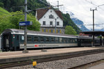 SBB:  GOTTARDO 2016 
Mehrere Extrazüge sowie bis zu mit 12 Wagen verstärkte IR mit Re 460 oder Doppeltraktion Re 4/4 brachten die sehr zahlreichen Festbesucher am 4. und 5. Juni 2016 zu den Feierlichkeiten des Gotthard Basistunnel. Für die nicht modernisierten Bpm dürfte dies der letzte Grosseinsatz auf der alten Gotthard Bergstrecke gewesen sein. Sie gelangten bei den nicht verpendelten Extrazügen zum Einsatz. In Flüelen konnten am 4. Juni 2016 bei einem Zwischenhalt bereits historische Wagen vor passender Kulisse verewigt werden.
Foto: Walter Ruetsch
