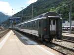 ETR 470 Ersatzverkehr am Gotthard: Nachschuss des EC 14 mit Re 4/4 II 11210 (an der Spitze), 1 Apm 61 der SBB, 5 2. Klass EC Wagen der FS, 1 1. Klass Wagen der FS und einem Bpm 51 der SBB (im Bild) in Bellinzona, 11.06.2011.