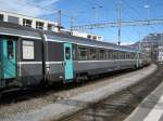 Ausfahrt des Extrazuges mit 4 Personenwagen aus Luxemburg und der Re 4/4 II 11158 (vorne) in Chur, 26.02.2011.