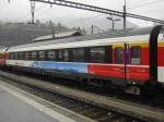 SBB Schneezug Valais: A EW IV 50 85 10-95 000-1, mit Werbebanner von Verbier, in Brig, 19.03.2011.