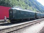 Eine Re 4/4 I von SBB Historic steht mit einem Schnellzug aus den 50 Jahren im Bahnhof Biasca. Solche Zge fuhren frher zwischen Lugano / Locarno nach Zrich / Basel. Hier am 08.09.07 am Jubilumsfest 125 Jahre Gotthardbahn