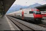 Bt mit Zuglok Re 460 104-3  Toggenburg  als IC 584 (IC 3) von Chur (CH) nach Zürich HB (CH) steht im Bahnhof Landquart (CH) auf Gleis 3.